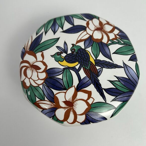 VINTAGE PORCELAIN TRINKET/RING DISH W/COVER WITH GREAT COLORFUL BIRDS/JUNGLE - Picture 2 of 4